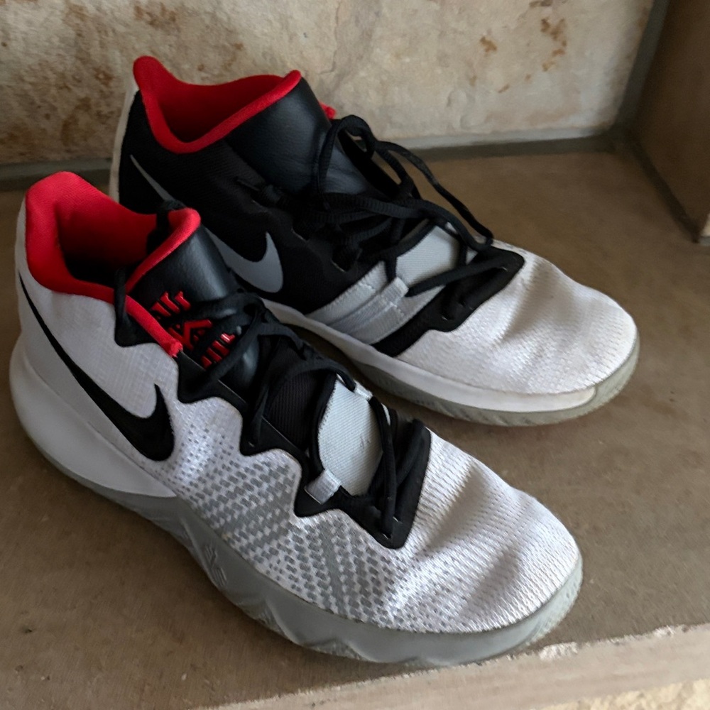Nike Kyrie Flytrap 2 - image 7